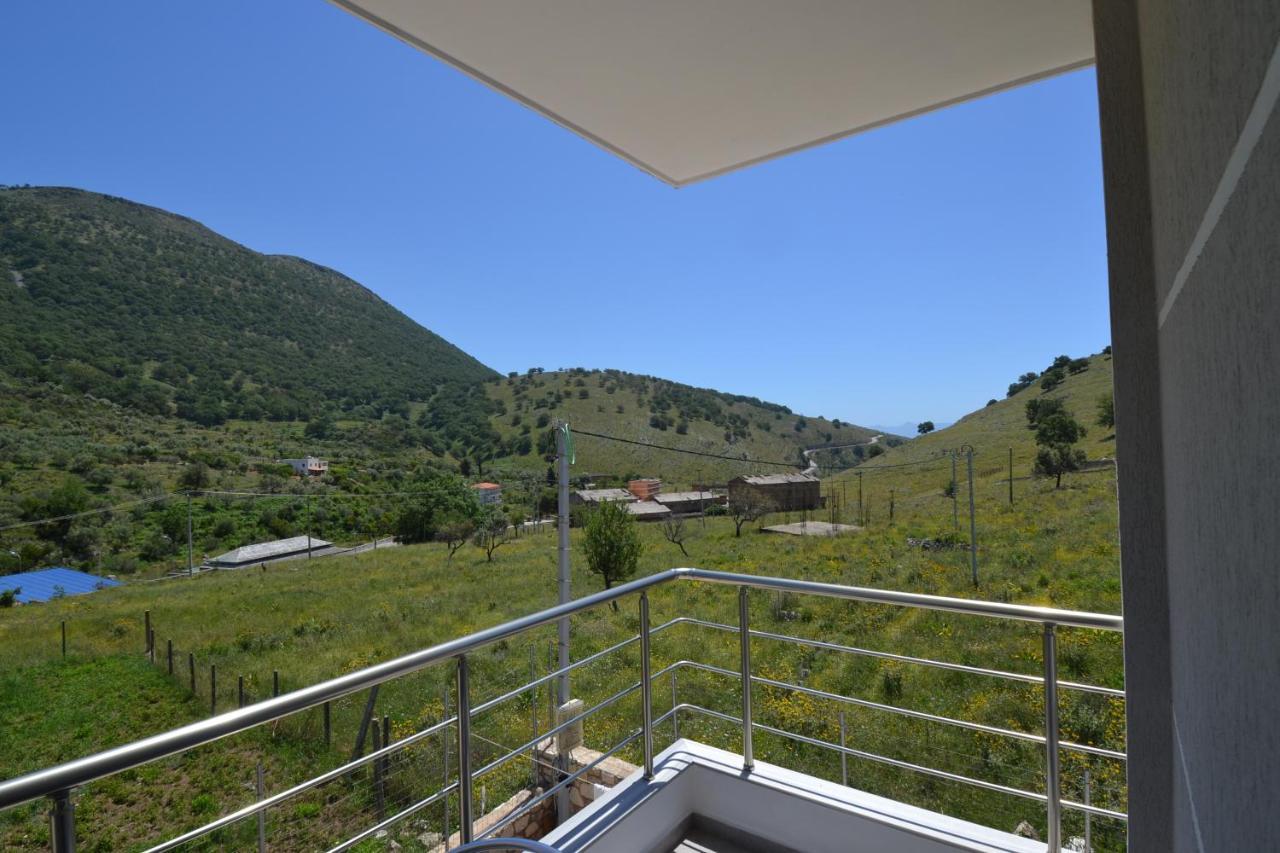 Bujtina Eleni Hotel Himare Bagian luar foto
