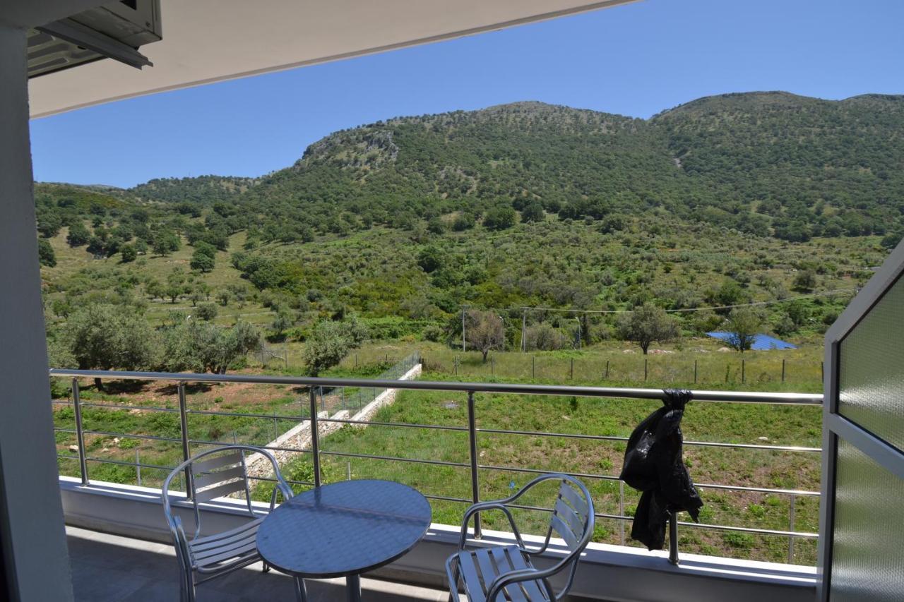 Bujtina Eleni Hotel Himare Bagian luar foto