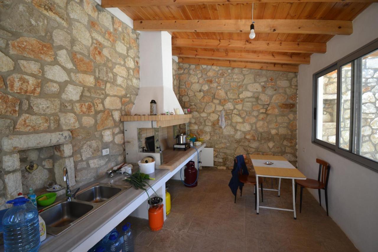 Bujtina Eleni Hotel Himare Bagian luar foto