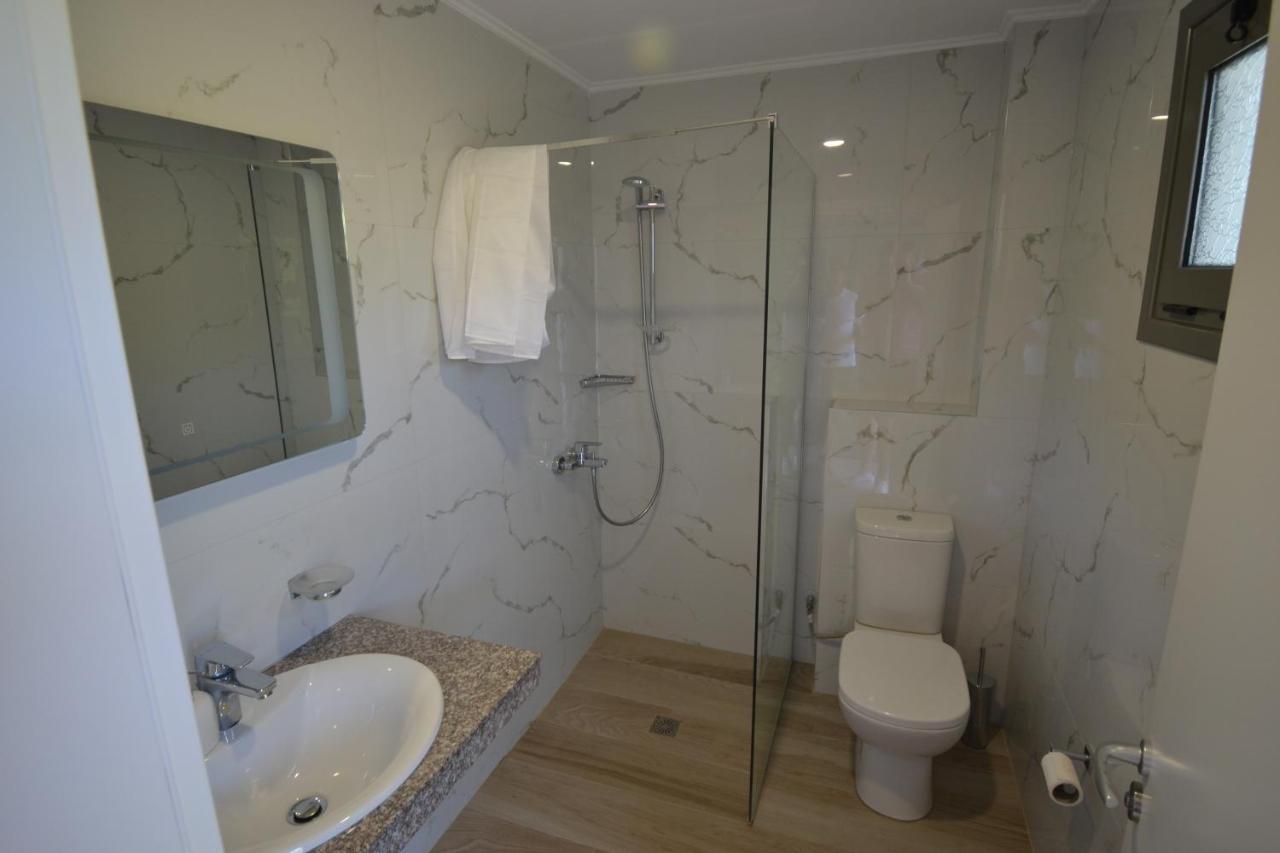 Bujtina Eleni Hotel Himare Bagian luar foto